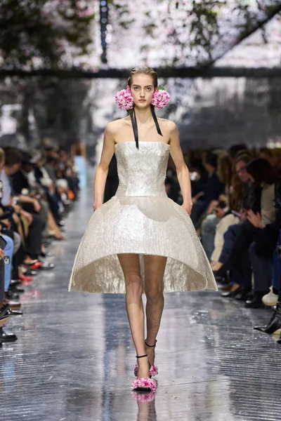 Look 23